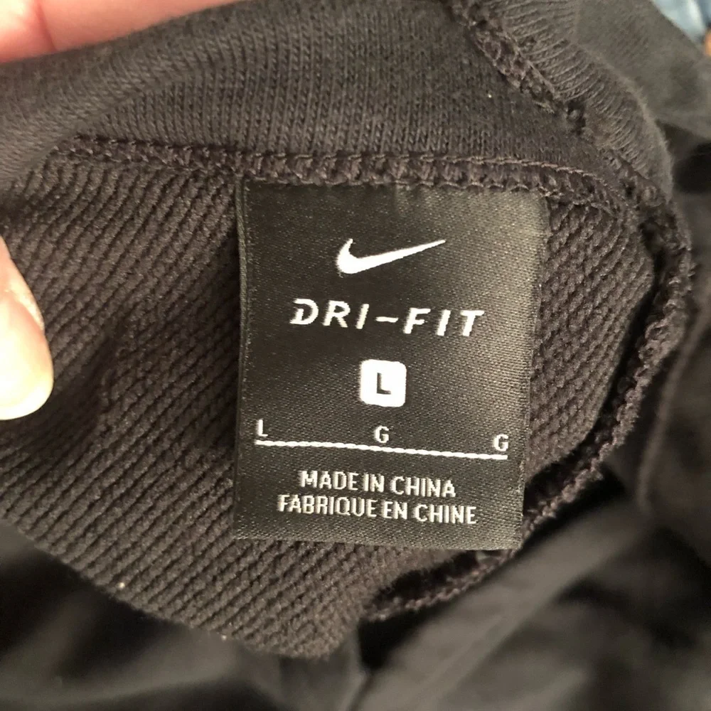Nike Dri Fit size XL black open V-back long sleeve sweatshirt size Large